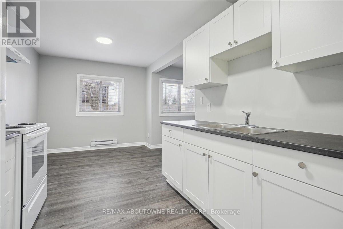 2 - 2354 Queensway Drive, Burlington, Ontario  L7R 3T3 - Photo 18 - W12035256