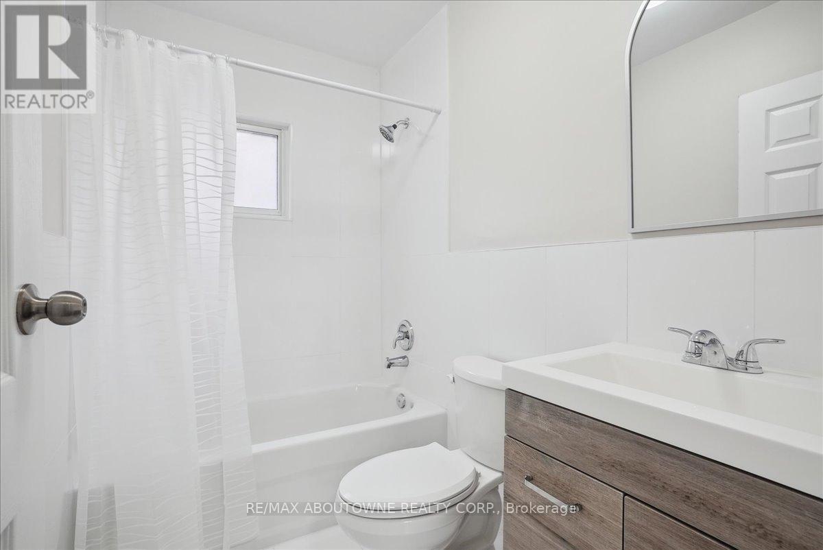 2 - 2354 Queensway Drive, Burlington, Ontario  L7R 3T3 - Photo 24 - W12035256