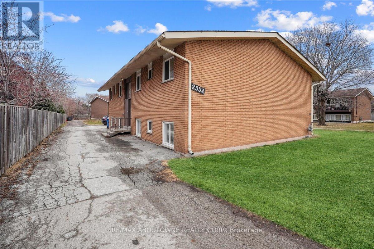 2 - 2354 Queensway Drive, Burlington, Ontario  L7R 3T3 - Photo 28 - W12035256