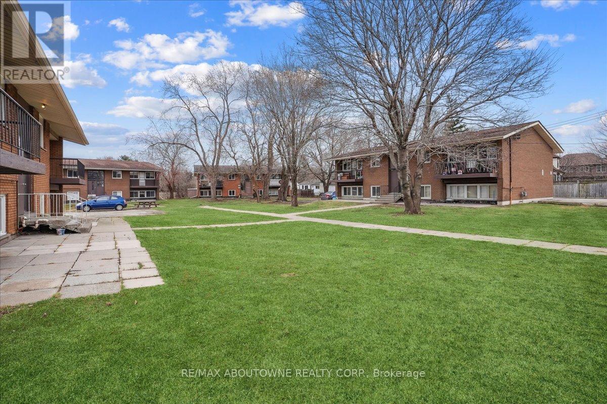 2 - 2354 Queensway Drive, Burlington, Ontario  L7R 3T3 - Photo 29 - W12035256