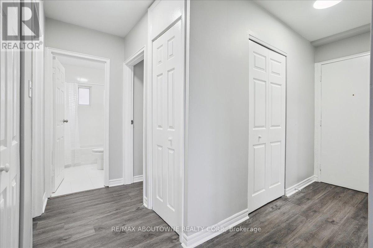 2 - 2354 Queensway Drive, Burlington, Ontario  L7R 3T3 - Photo 35 - W12035256