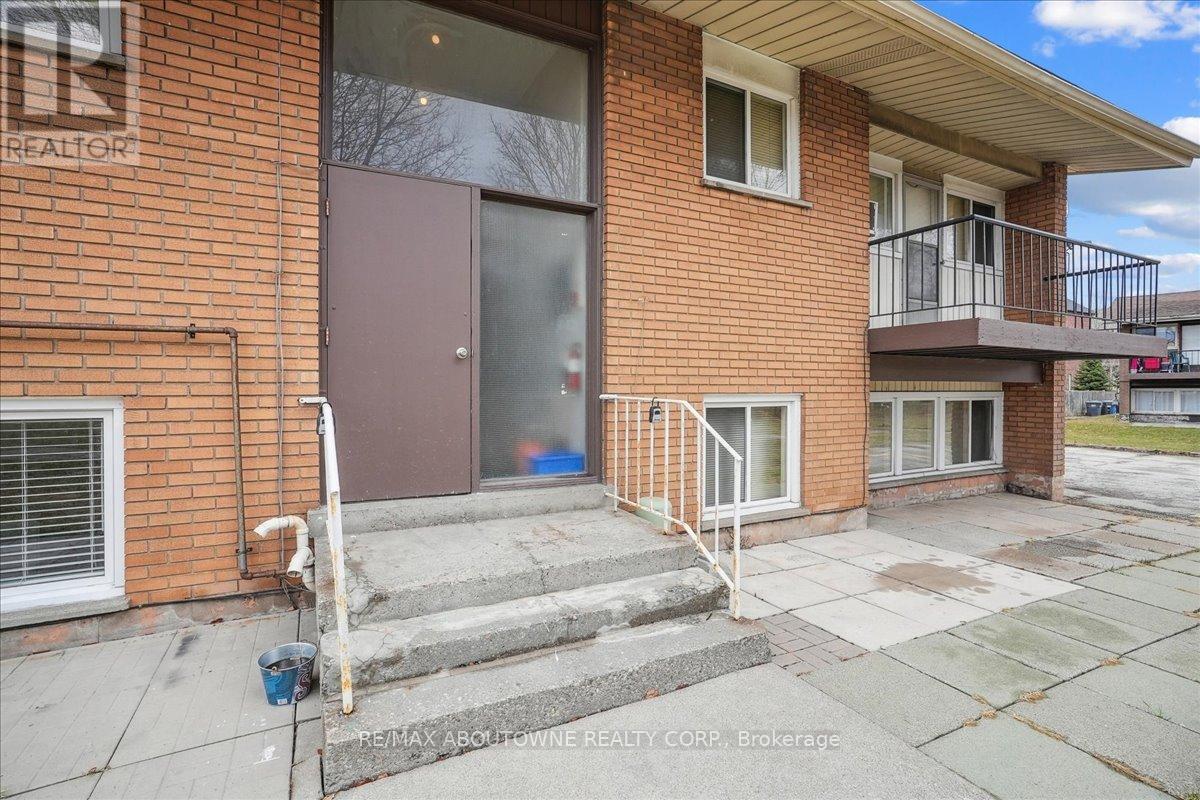 2 - 2354 Queensway Drive, Burlington, Ontario  L7R 3T3 - Photo 4 - W12035256