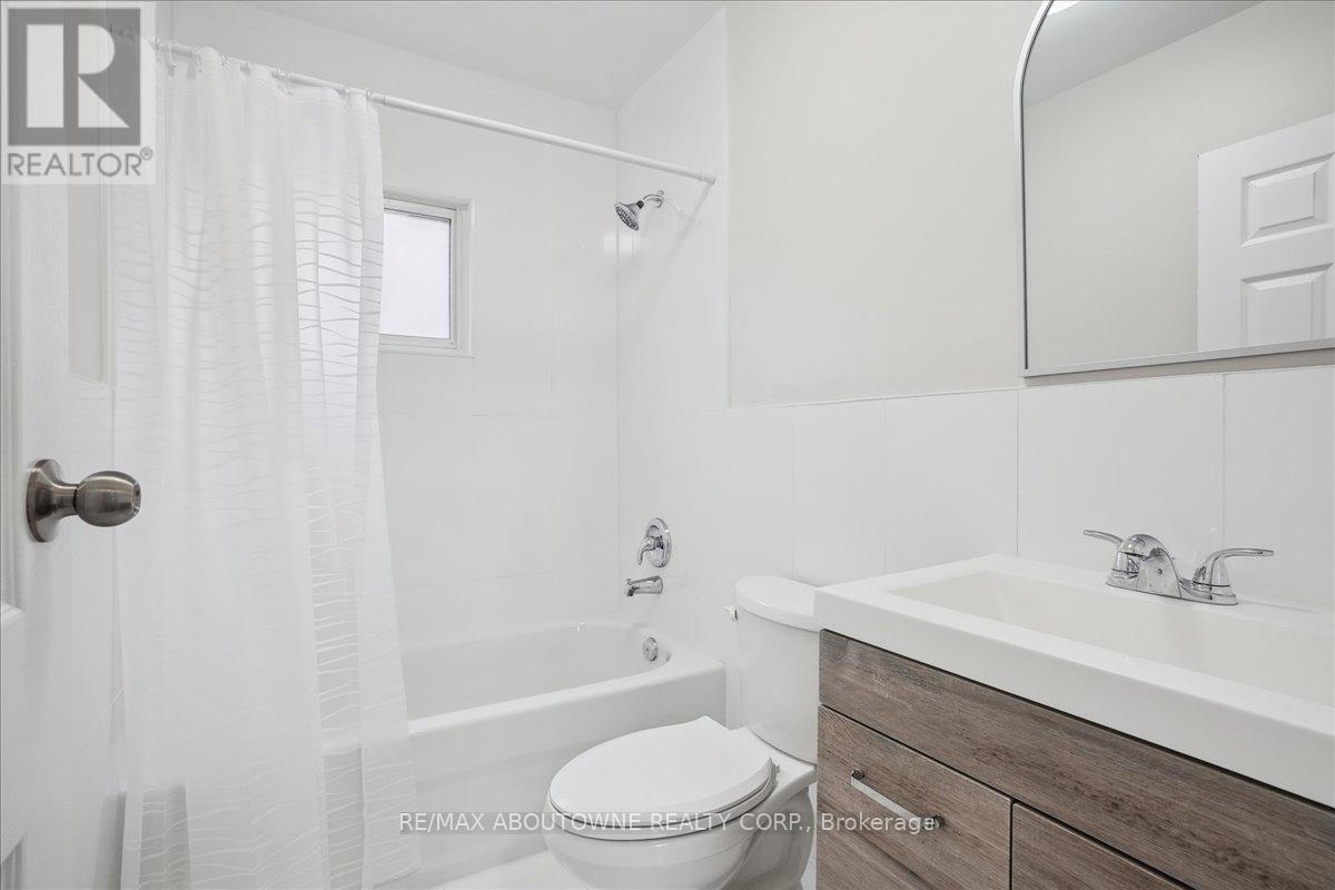 2 - 2354 Queensway Drive, Burlington, Ontario  L7R 3T3 - Photo 40 - W12035256