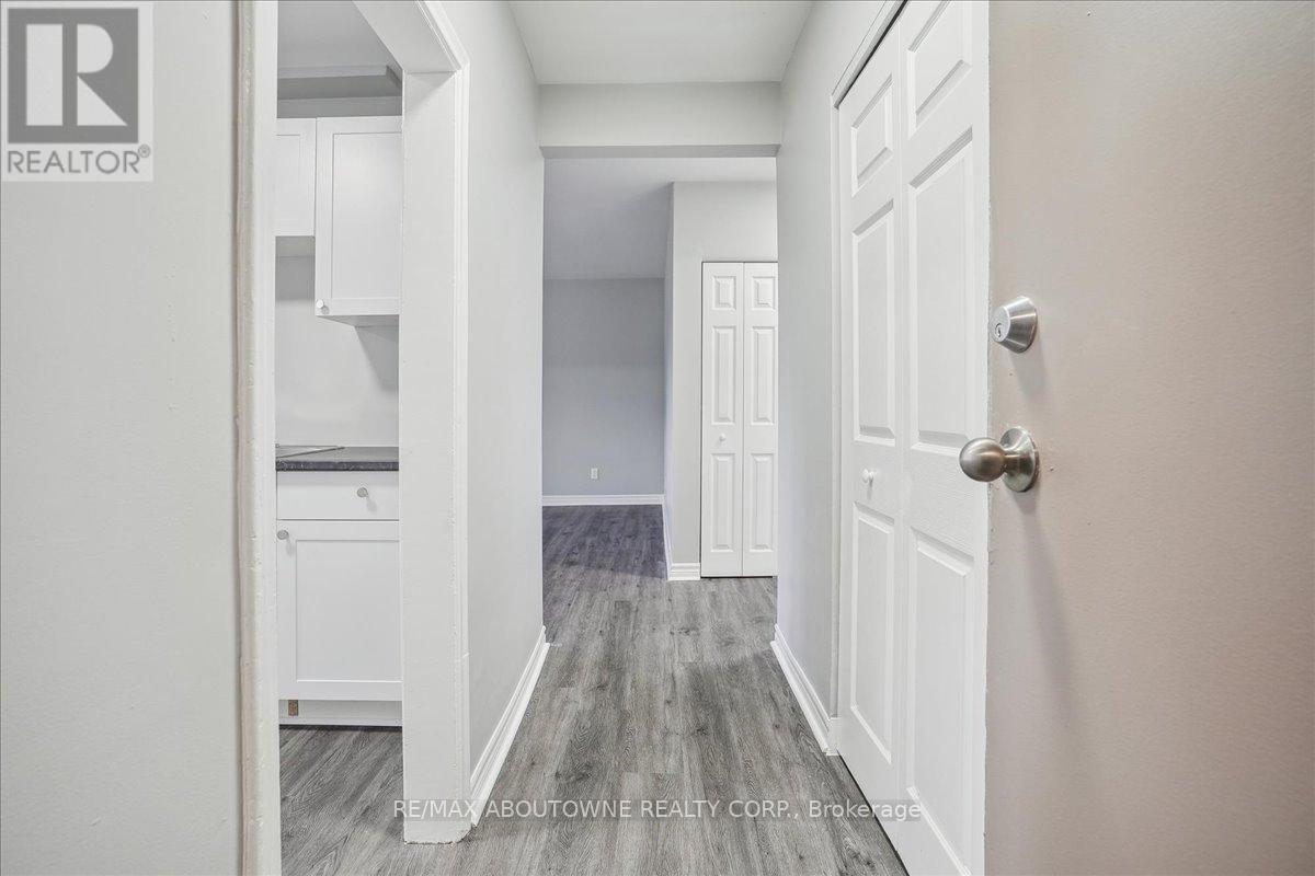 2 - 2354 Queensway Drive, Burlington, Ontario  L7R 3T3 - Photo 7 - W12035256