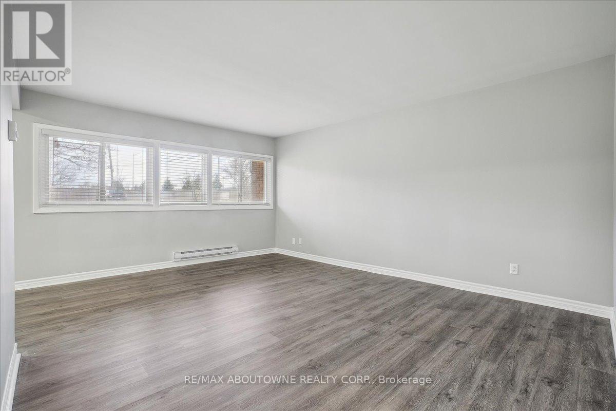2 - 2354 Queensway Drive, Burlington, Ontario  L7R 3T3 - Photo 9 - W12035256