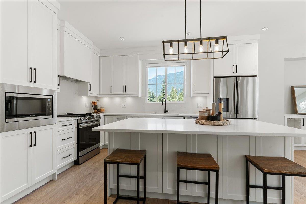 43376 Blue Grouse Lane, Cultus Lake South, Cultus Lake, British Columbia  V2R 0X8 - Photo 6 - R2980672