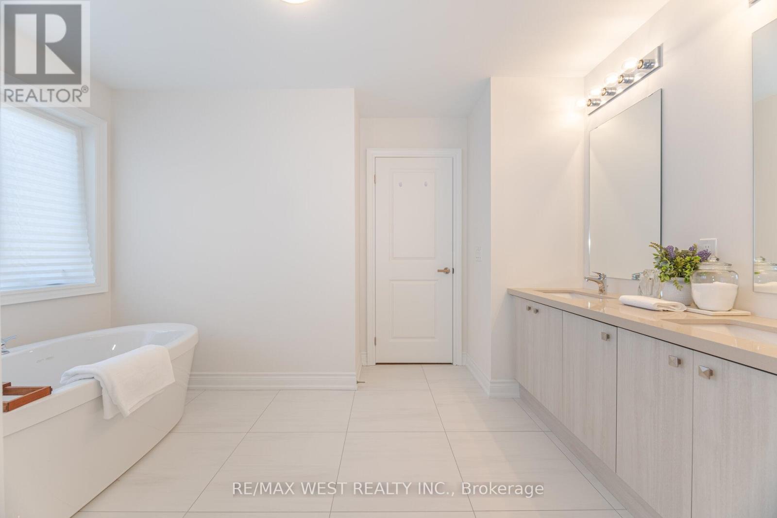14 Kenneth Rogers Crescent, East Gwillimbury, Ontario  L9N 0S2 - Photo 24 - N12035233