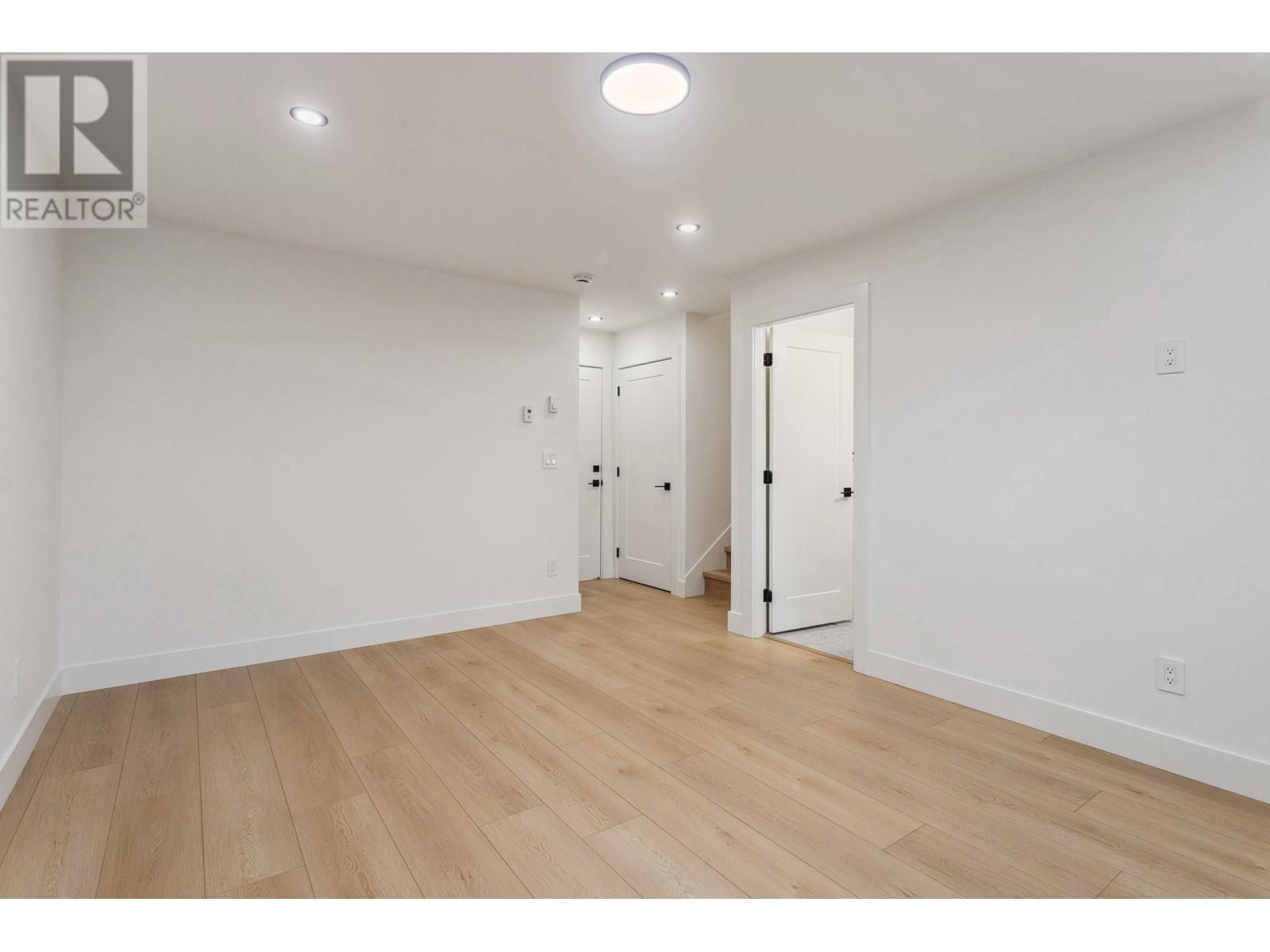 Listing Picture 29 of 40 : SL1 5715 FORGLEN DRIVE, Burnaby / 本拿比 - 魯藝地產 Yvonne Lu Group - MLS Medallion Club Member