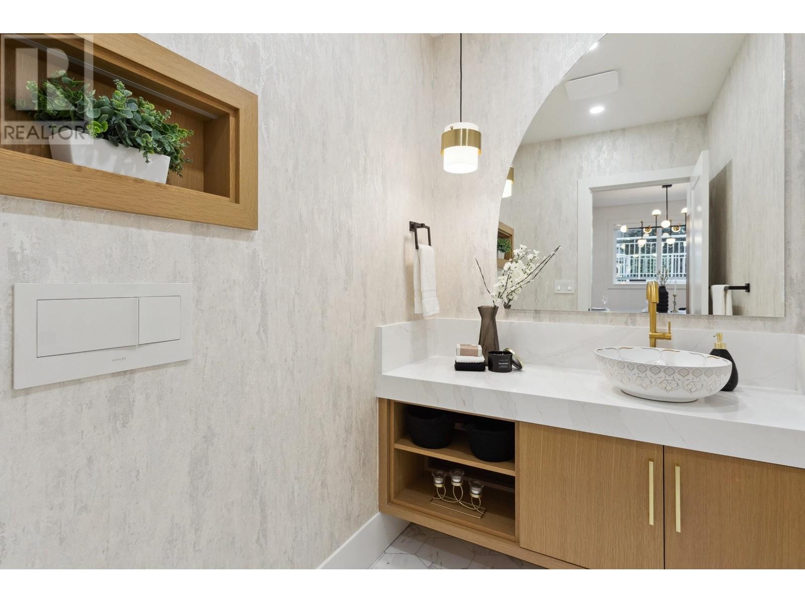 Listing Picture 13 of 40 : SL1 5715 FORGLEN DRIVE, Burnaby / 本拿比 - 魯藝地產 Yvonne Lu Group - MLS Medallion Club Member