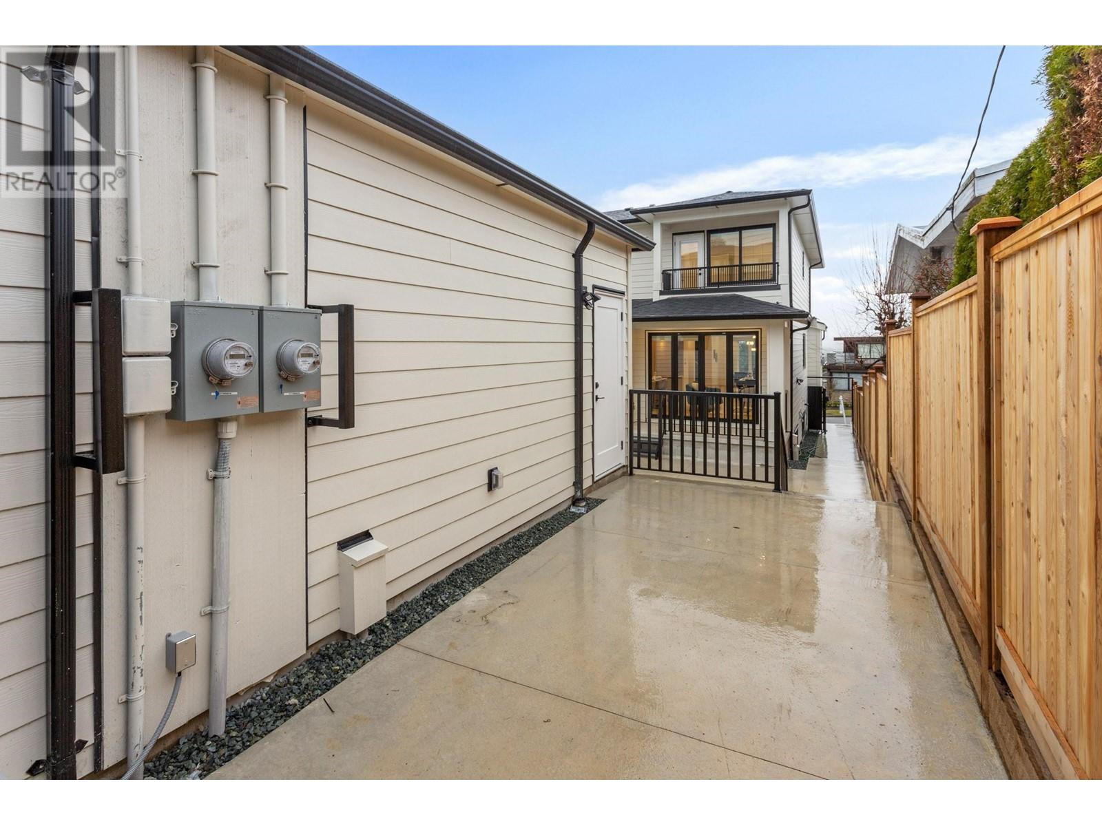 Listing Picture 38 of 40 : SL1 5715 FORGLEN DRIVE, Burnaby / 本拿比 - 魯藝地產 Yvonne Lu Group - MLS Medallion Club Member