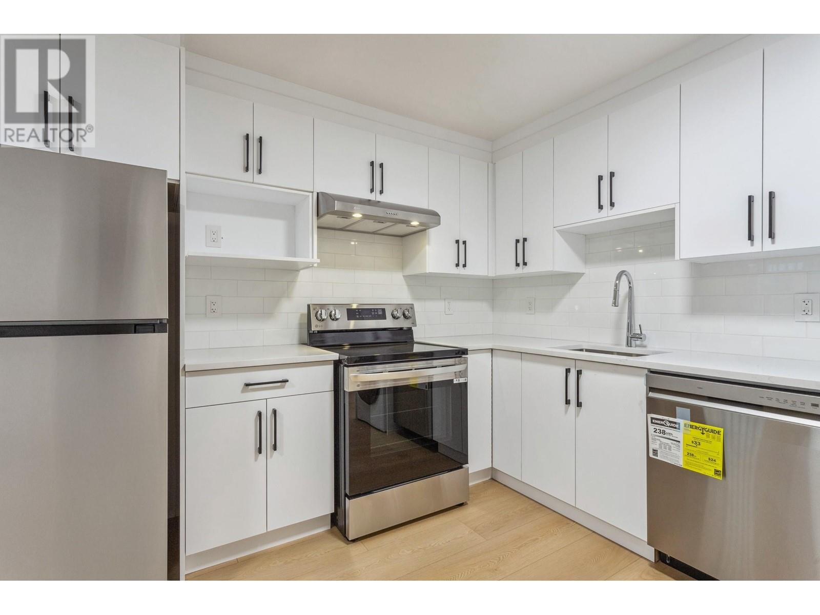 Listing Picture 31 of 40 : SL1 5715 FORGLEN DRIVE, Burnaby / 本拿比 - 魯藝地產 Yvonne Lu Group - MLS Medallion Club Member