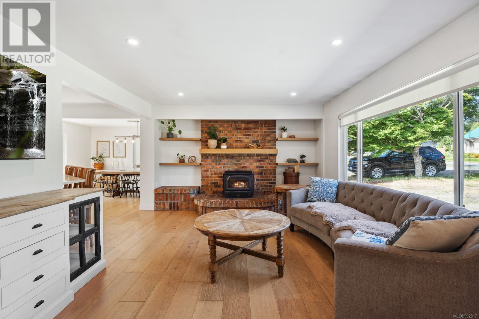 Property at 1585 Robb Ave image 1