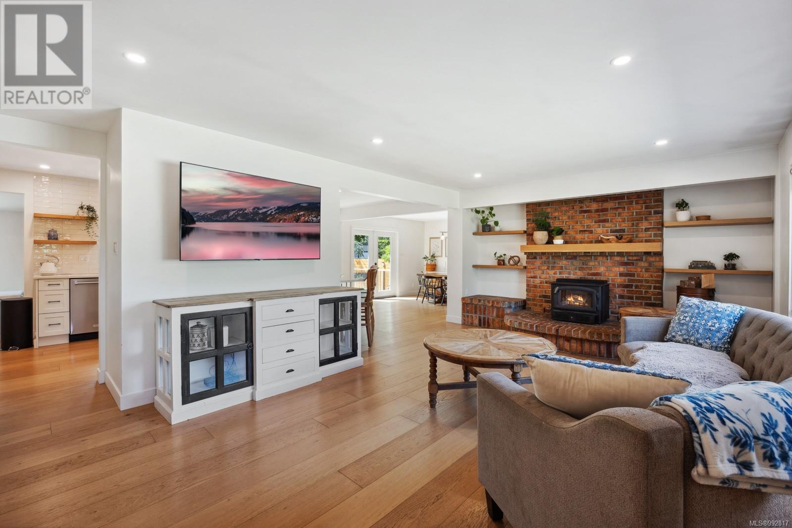 Property at 1585 Robb Ave image 3