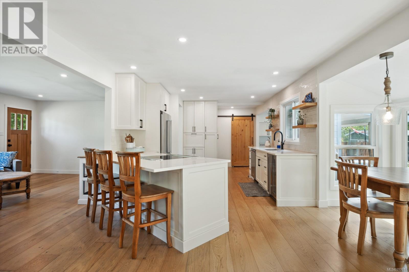 Property at 1585 Robb Ave image 5