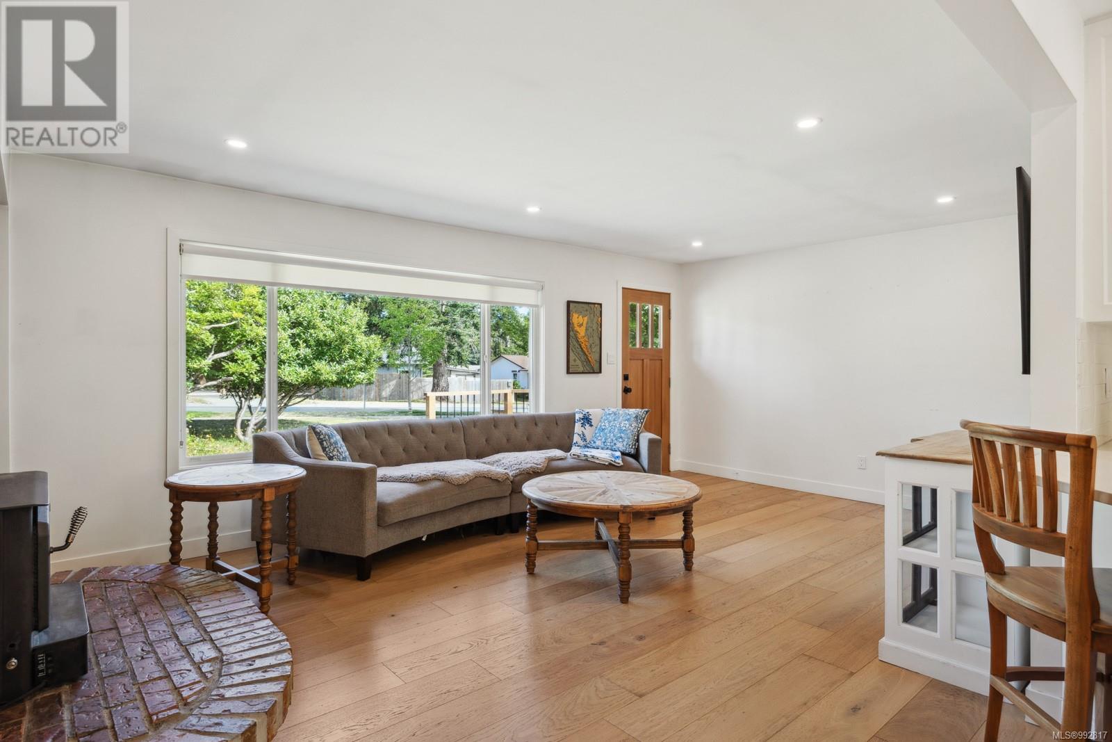 Property at 1585 Robb Ave image 4