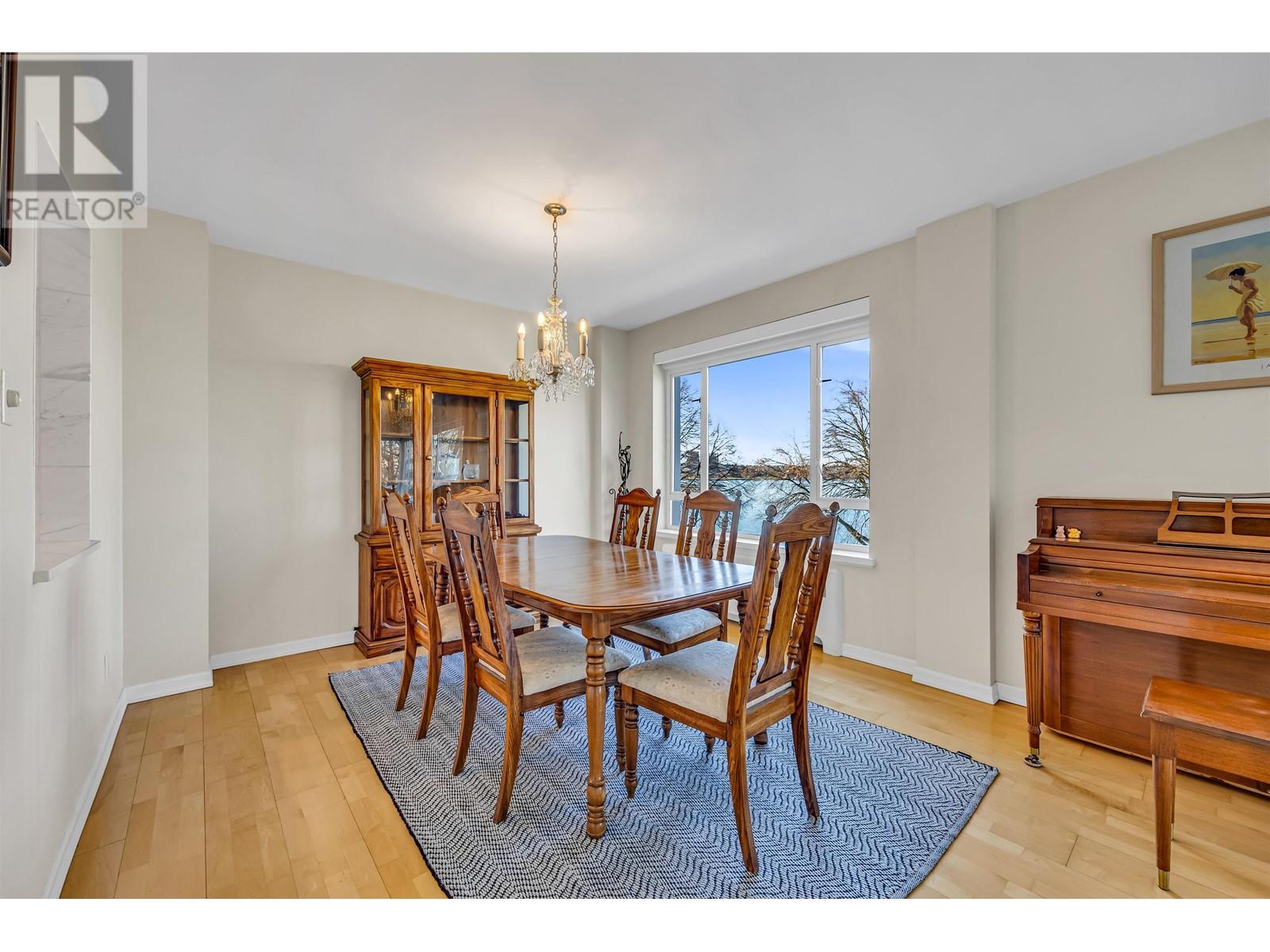 Listing Picture 8 of 35 : 201 1949 BEACH AVENUE, Vancouver / 溫哥華 - 魯藝地產 Yvonne Lu Group - MLS Medallion Club Member