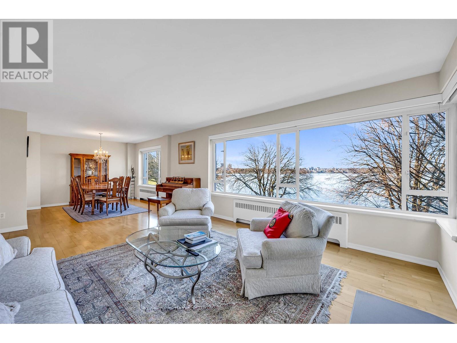 Listing Picture 6 of 35 : 201 1949 BEACH AVENUE, Vancouver / 溫哥華 - 魯藝地產 Yvonne Lu Group - MLS Medallion Club Member