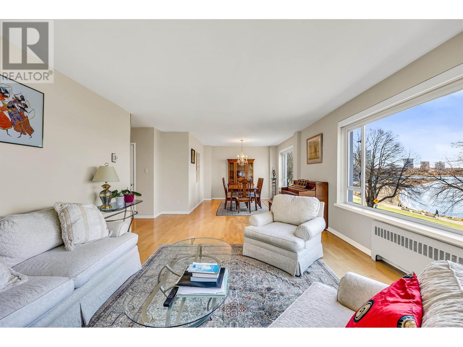 Listing Picture 7 of 35 : 201 1949 BEACH AVENUE, Vancouver / 溫哥華 - 魯藝地產 Yvonne Lu Group - MLS Medallion Club Member