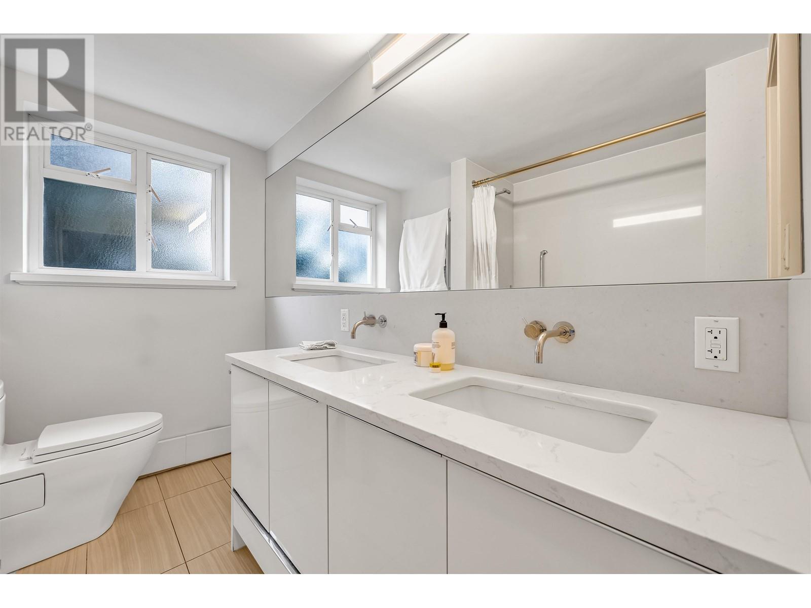 Listing Picture 23 of 35 : 201 1949 BEACH AVENUE, Vancouver / 溫哥華 - 魯藝地產 Yvonne Lu Group - MLS Medallion Club Member
