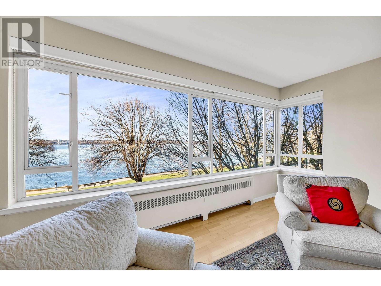 Listing Picture 9 of 35 : 201 1949 BEACH AVENUE, Vancouver / 溫哥華 - 魯藝地產 Yvonne Lu Group - MLS Medallion Club Member