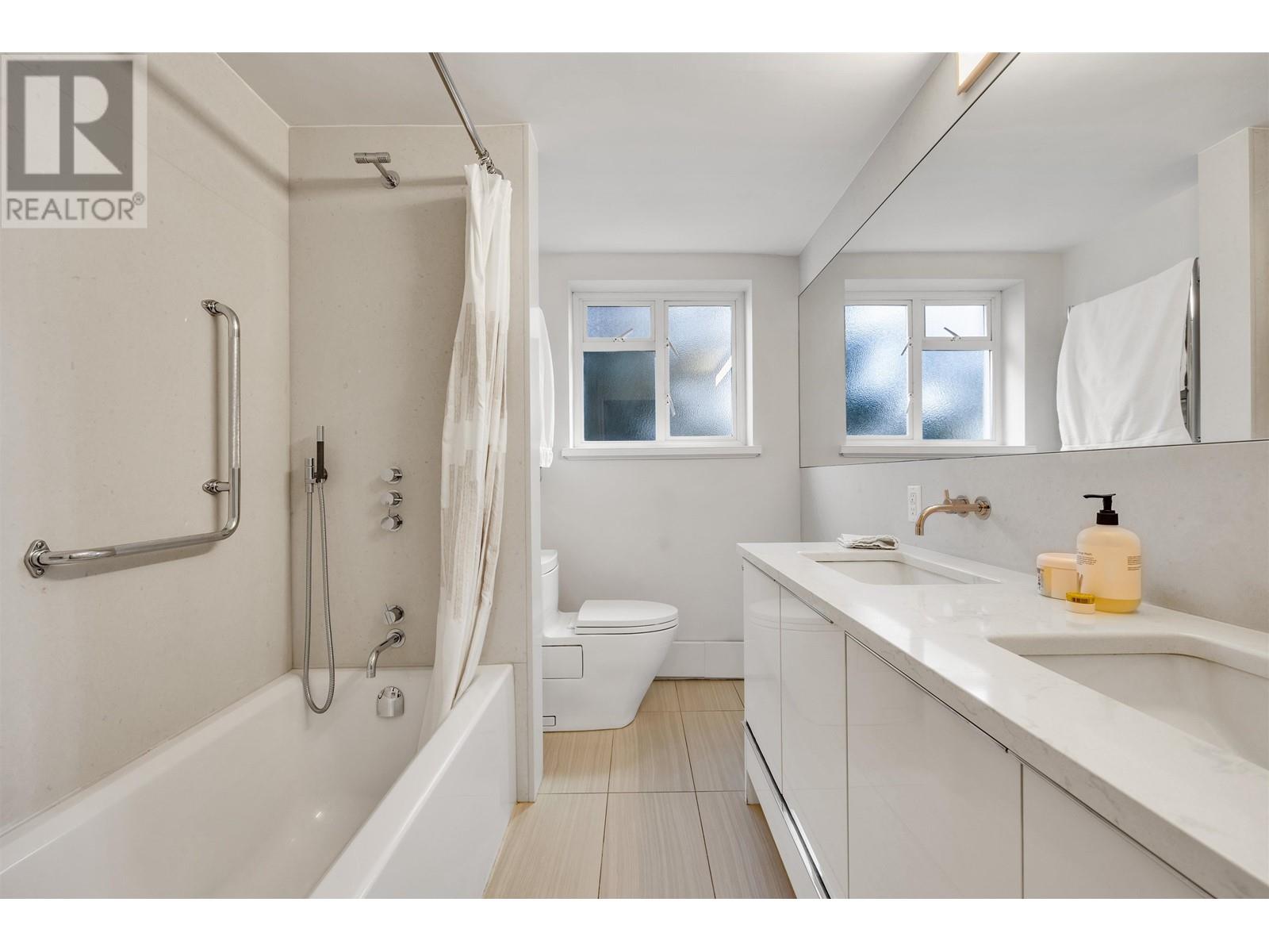 Listing Picture 22 of 35 : 201 1949 BEACH AVENUE, Vancouver / 溫哥華 - 魯藝地產 Yvonne Lu Group - MLS Medallion Club Member