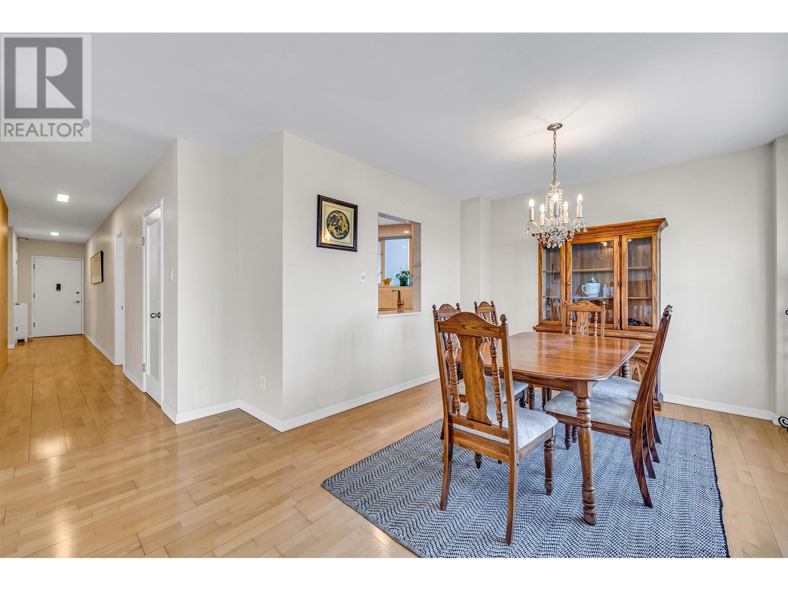 Listing Picture 19 of 35 : 201 1949 BEACH AVENUE, Vancouver / 溫哥華 - 魯藝地產 Yvonne Lu Group - MLS Medallion Club Member