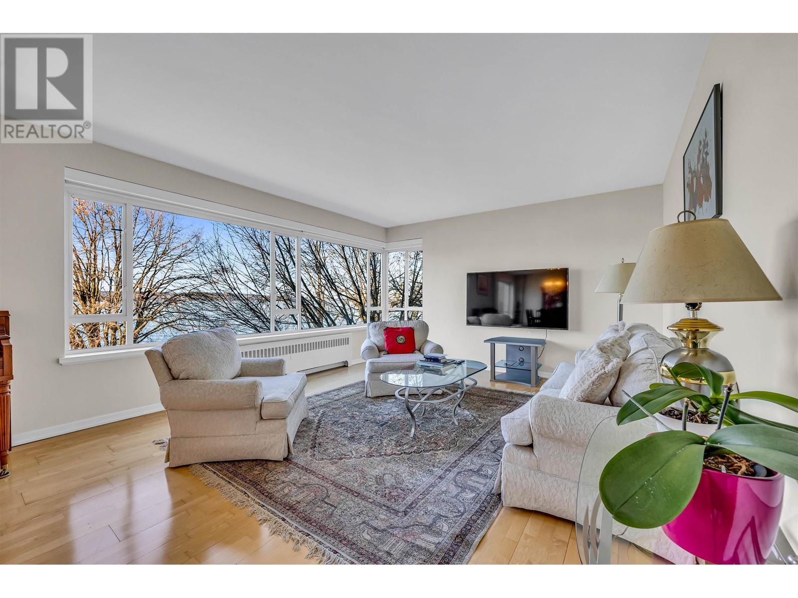 Listing Picture 4 of 35 : 201 1949 BEACH AVENUE, Vancouver / 溫哥華 - 魯藝地產 Yvonne Lu Group - MLS Medallion Club Member