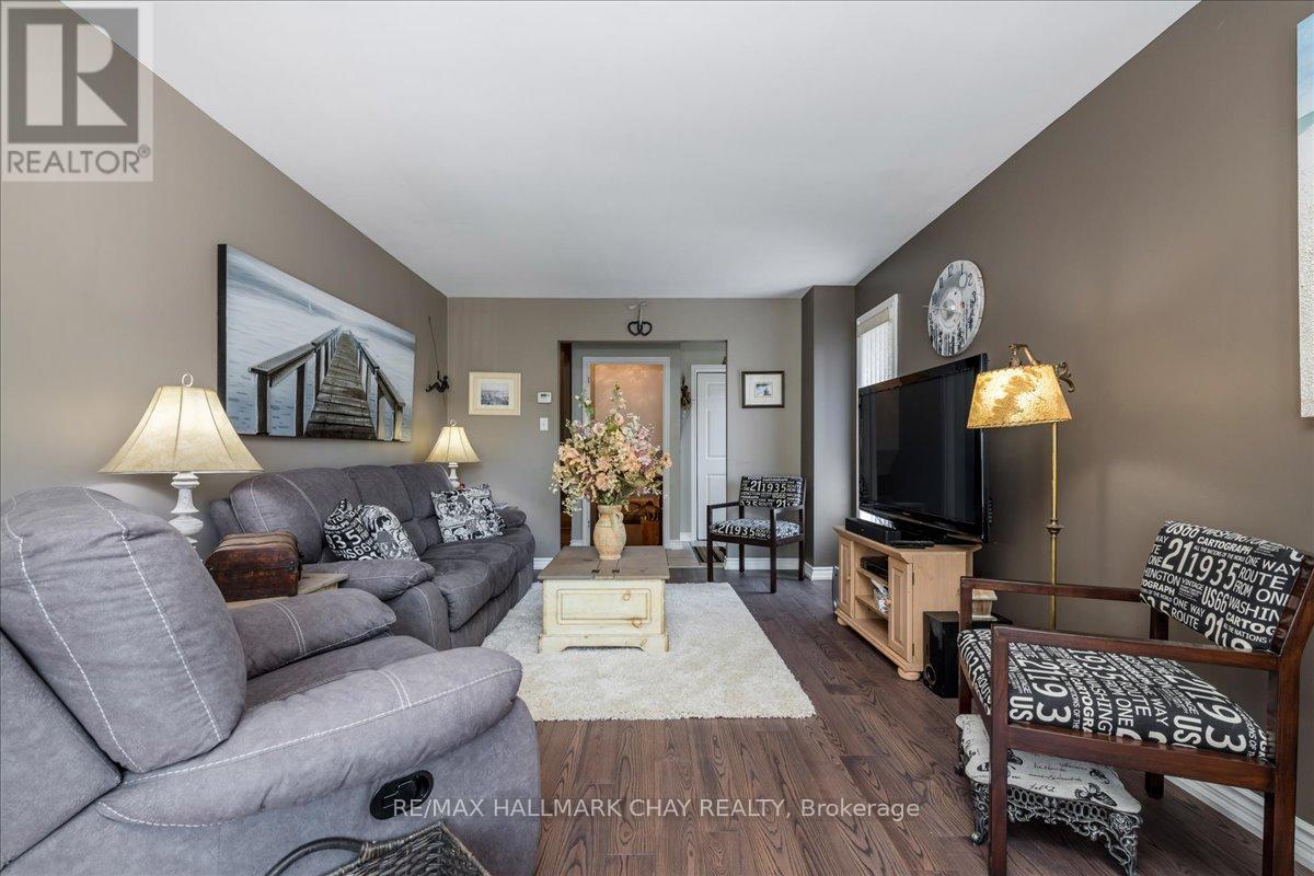 Property at 114 CHIEFTAIN CRESCENT image 3