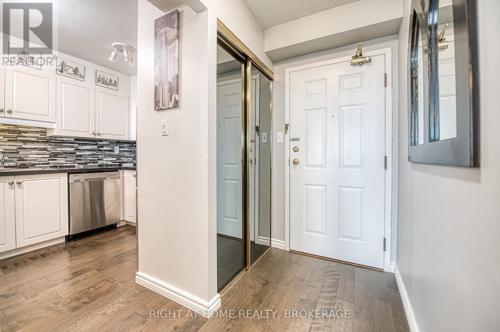 1004 - 5070 Pinedale Avenue, Burlington, Ontario  L7L 5V6 - Photo 8 - W12035359