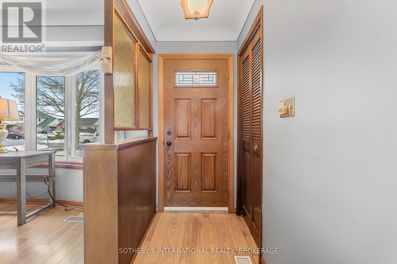 Property at 4 HUNTLEY CRESCENT image 3