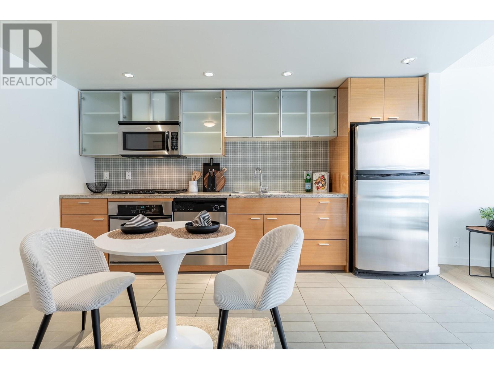 305 33 Smithe Street, Vancouver, British Columbia  V6B 0B5 - Photo 1 - R2978232