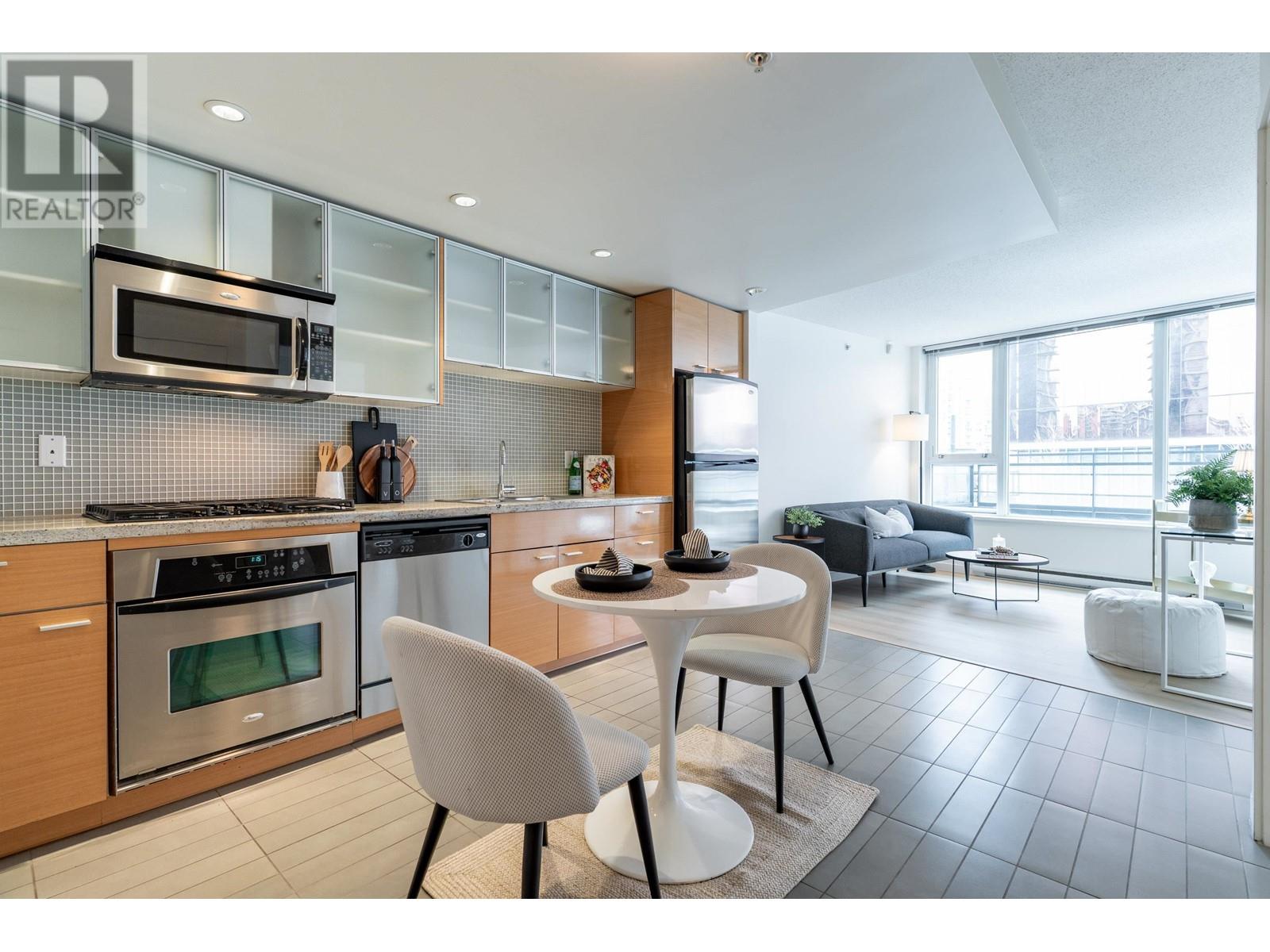 305 33 Smithe Street, Vancouver, British Columbia  V6B 0B5 - Photo 2 - R2978232