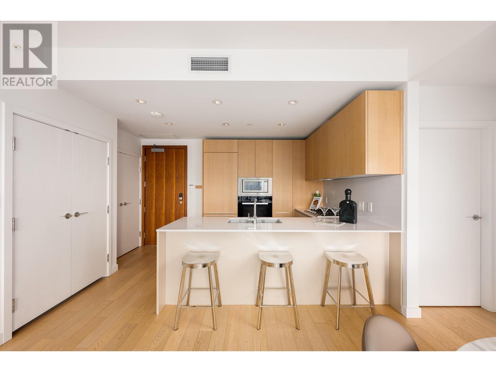 Listing Picture 3 of 29 : 405 6622 PEARSON WAY, Richmond / 烈治文 - 魯藝地產 Yvonne Lu Group - MLS Medallion Club Member