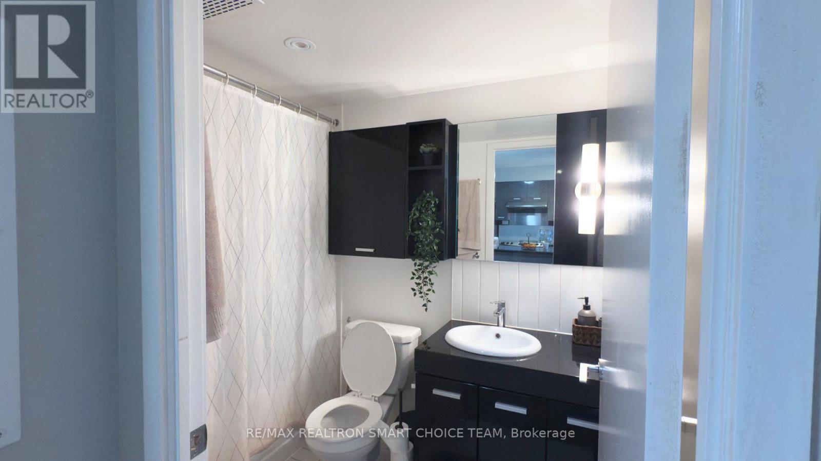 215 - 19 Singer Court, Toronto (Bayview Village), Ontario  M2K 0B2 - Photo 8 - C12035449