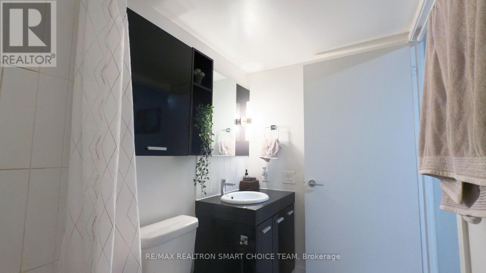 215 - 19 Singer Court, Toronto (Bayview Village), Ontario  M2K 0B2 - Photo 9 - C12035449