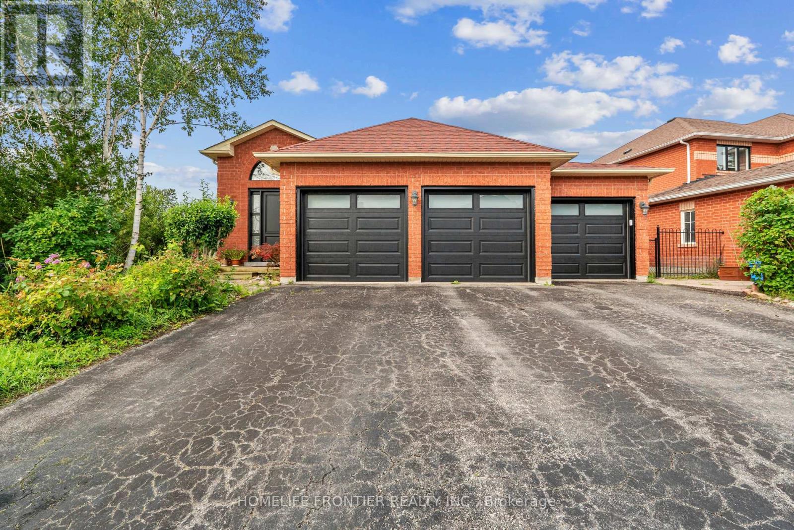 1906 Webster Boulevard W, Innisfil, Ontario  L9S 2A6 - Photo 1 - N12034561