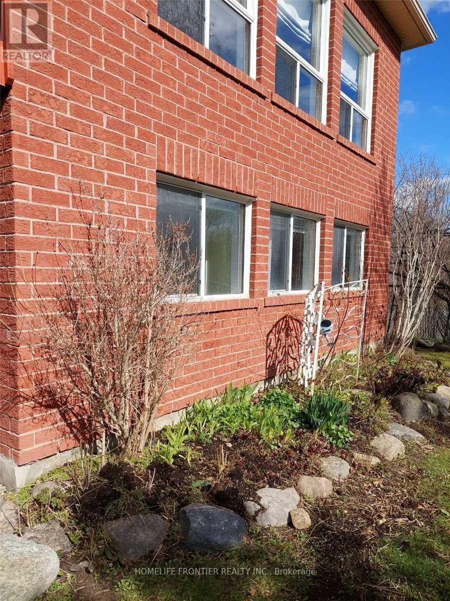 1906 Webster Boulevard W, Innisfil, Ontario  L9S 2A6 - Photo 13 - N12034561