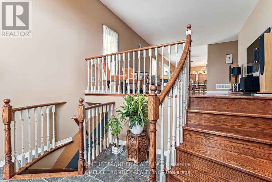 1906 Webster Boulevard W, Innisfil, Ontario  L9S 2A6 - Photo 9 - N12034561