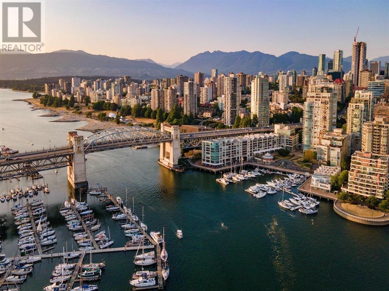 4 1008 BEACH AVENUE, Vancouver, British Columbia