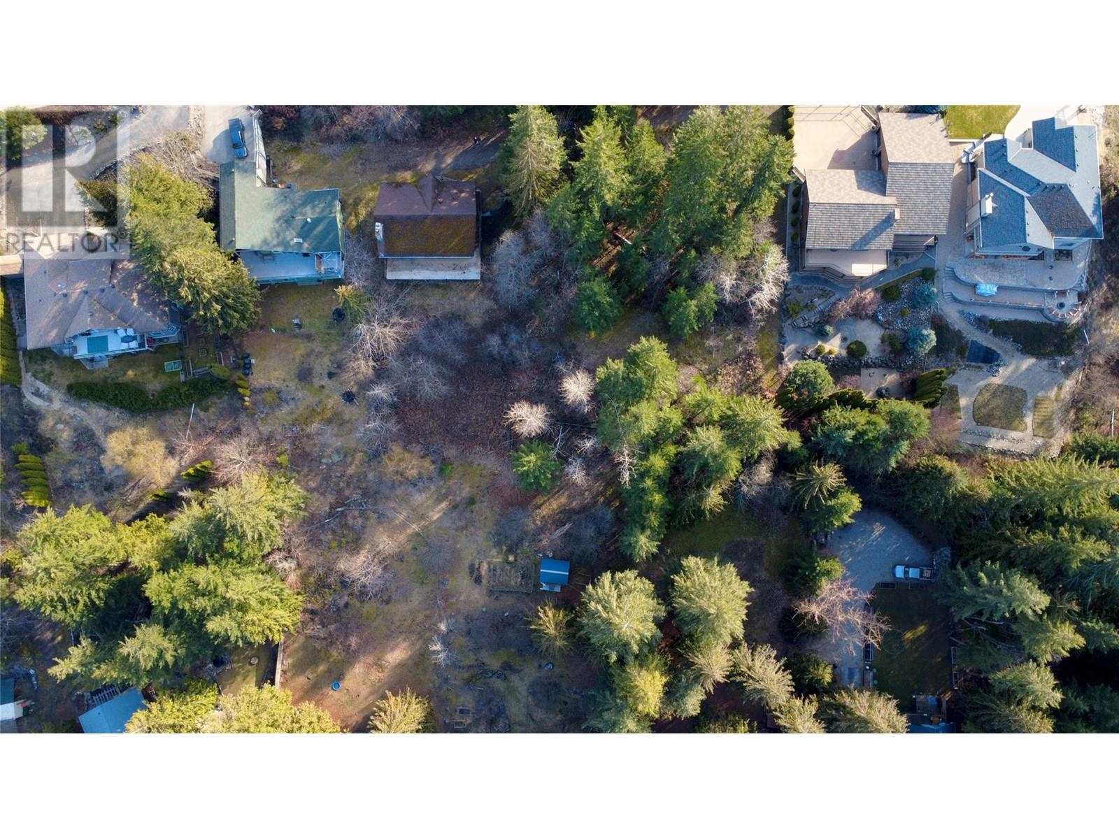 Property at 2261 Lakeview Drive image 3