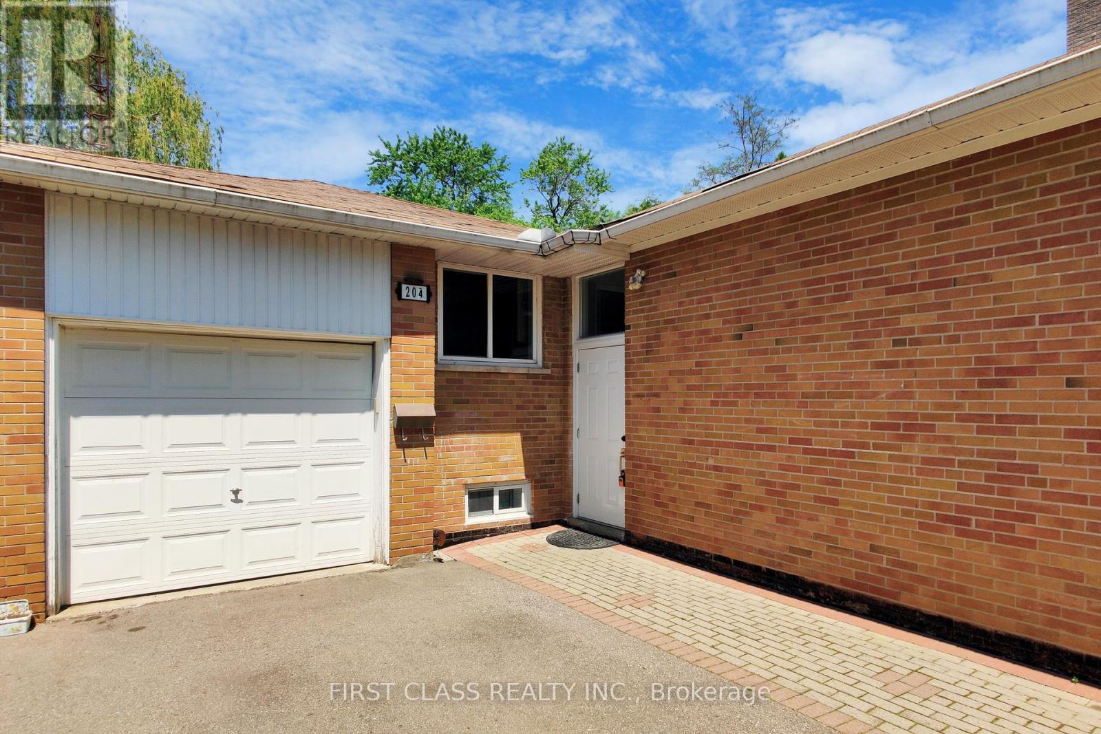 204 Pemberton Avenue, Toronto (Newtonbrook East), Ontario  M2M 1Y4 - Photo 2 - C12035483