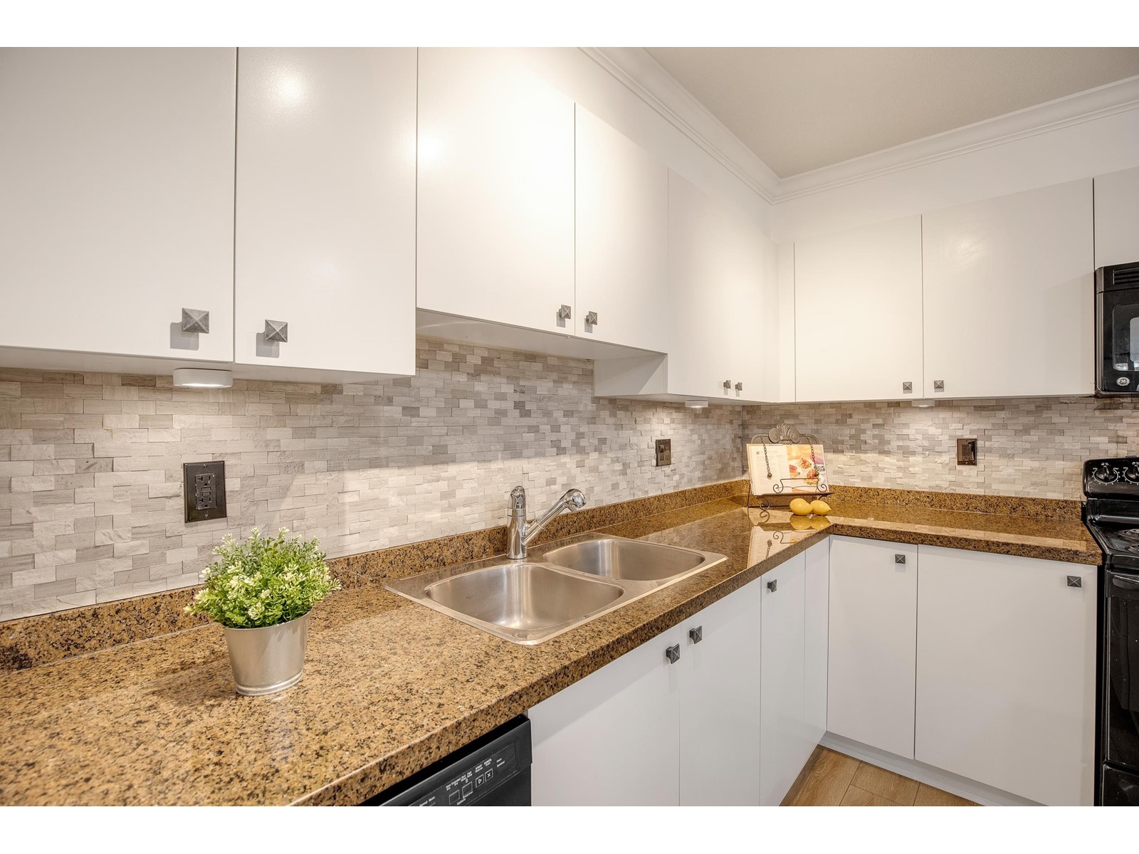 205 8717 160 Street, Surrey, British Columbia  V4N 5X7 - Photo 6 - R2976804