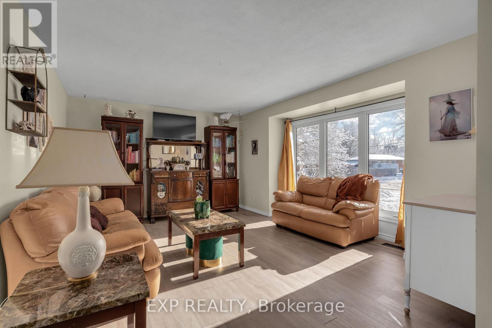 Property at 209 KING STREET image 4