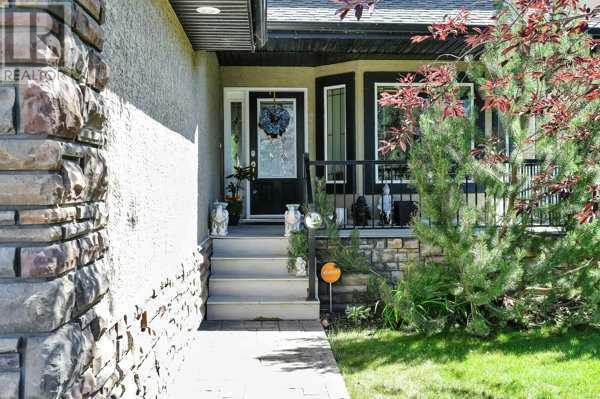 Property at 16 Oakwood Close image 2
