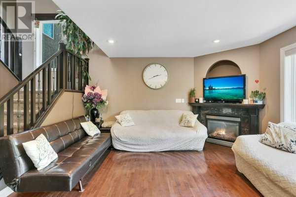 Property at 16 Oakwood Close image 3