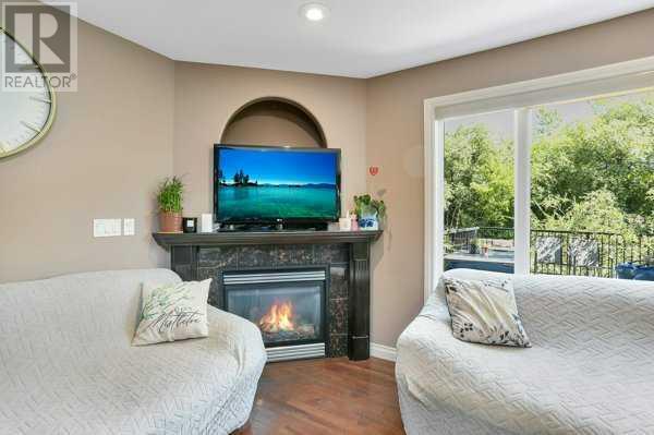 Property at 16 Oakwood Close image 4