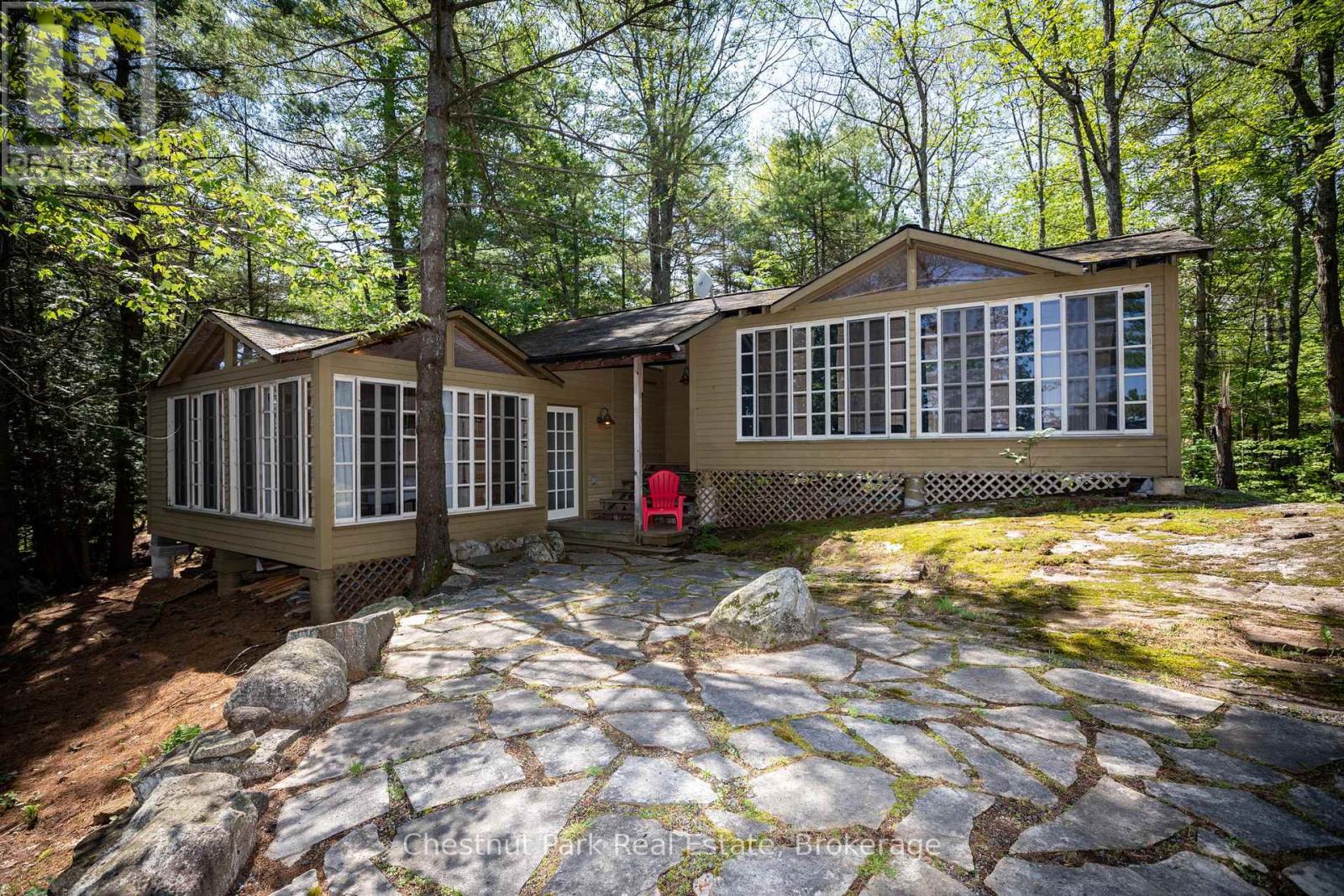 29 Island 26lm, Gravenhurst (Muskoka (S)), Ontario  P1P 1R2 - Photo 24 - X12035465