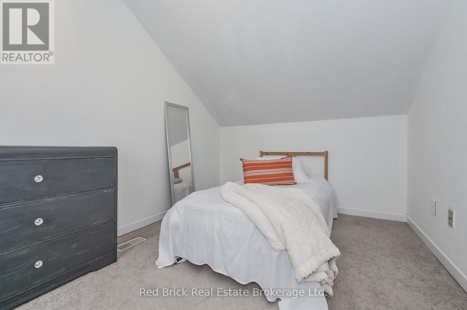 53 Victoria Street, Centre Wellington, Ontario  N0B 1S0 - Photo 31 - X12035534