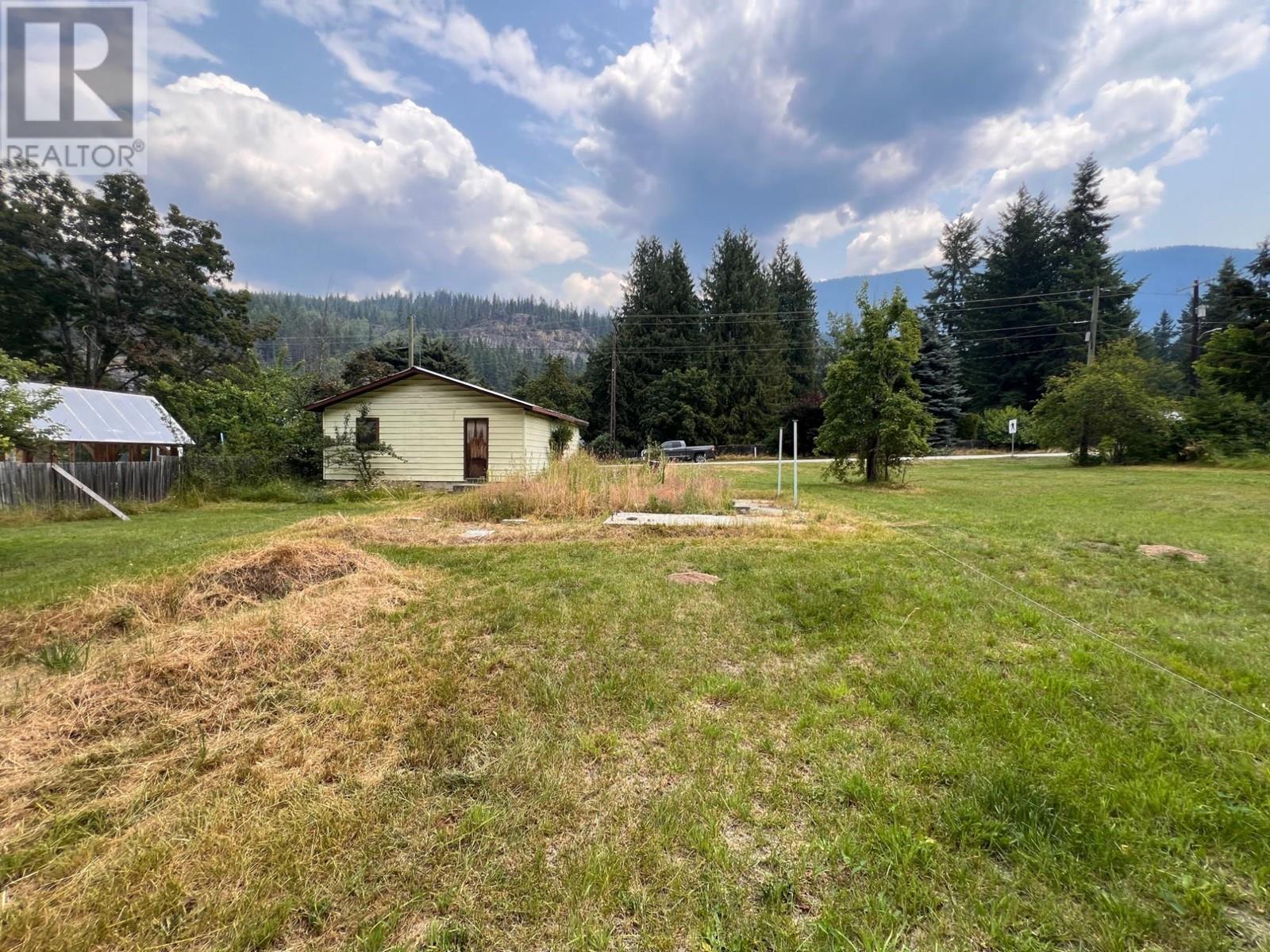 611 Slocan Street, Slocan, British Columbia  V0G 2C0 - Photo 6 - 10340071