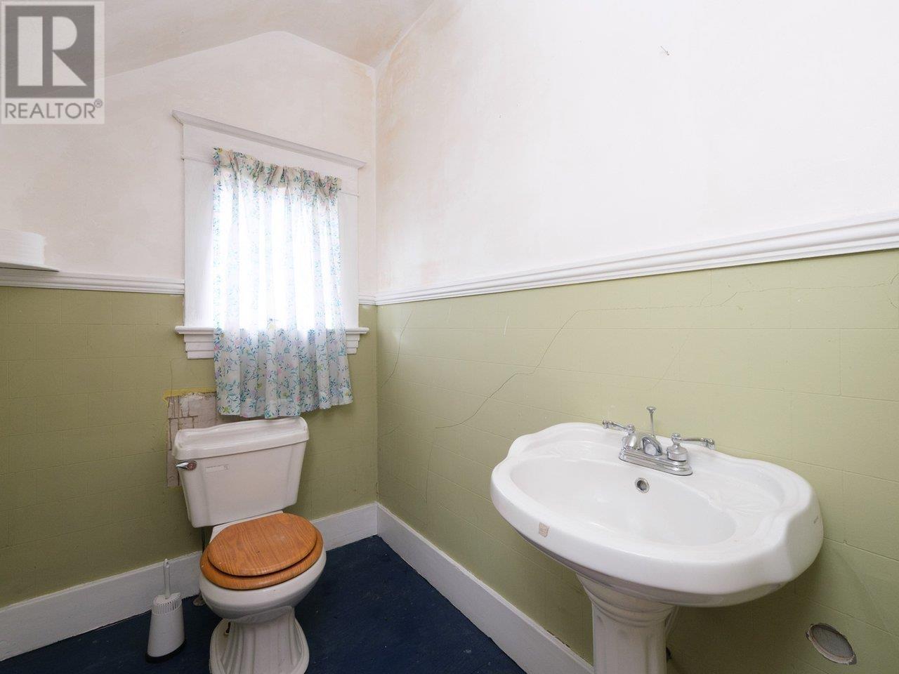 418 E Keith Road, North Vancouver, British Columbia  V7L 1V9 - Photo 11 - R2980852